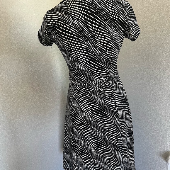 Elegant Black and White Midi Dress - Picture 2 of 9